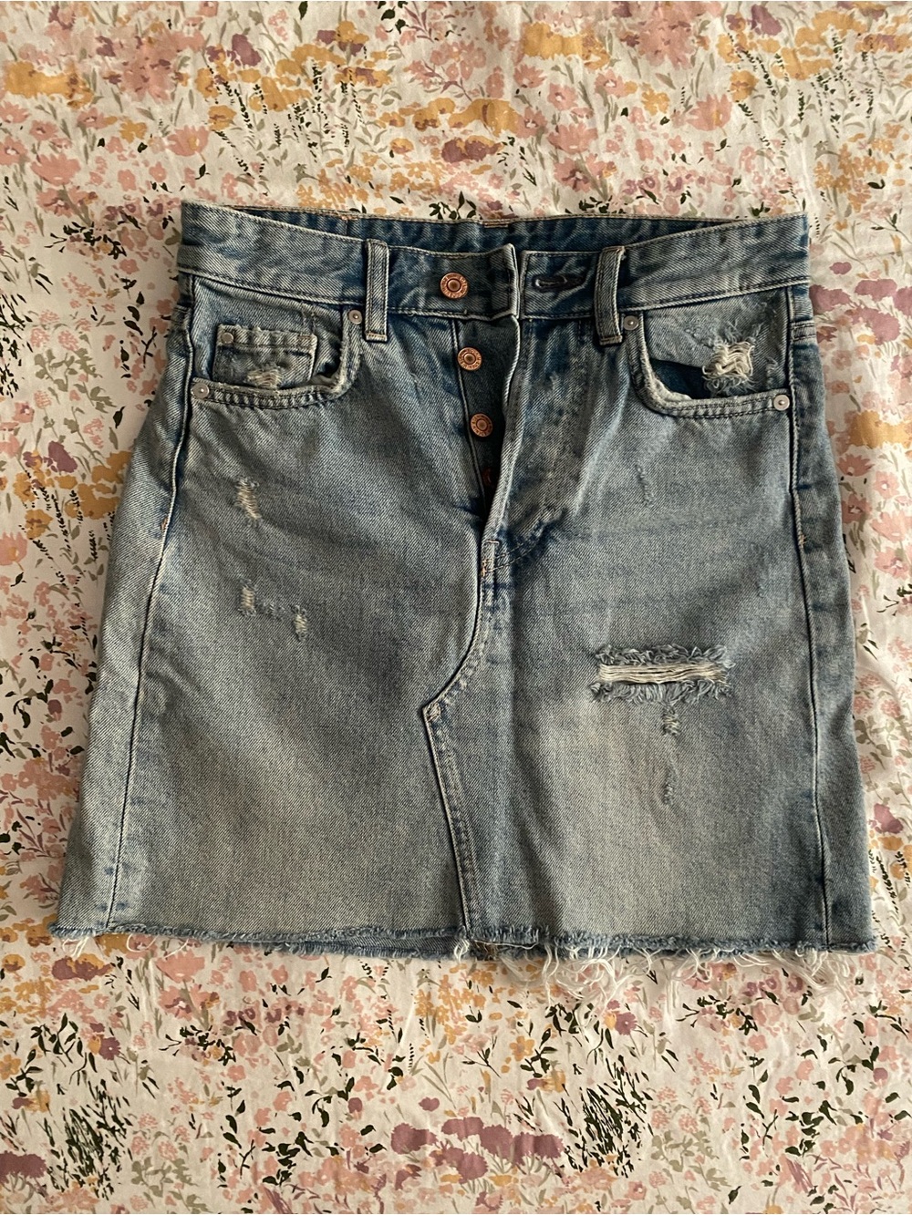 H&M size 4 Light Wash Denim Mini Skirt